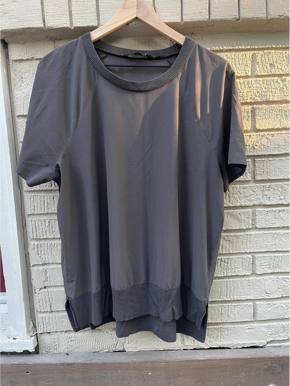 Athleta Zephyr Ribbed Hems Exercise Fitness L Large Lightweight Grey Top Gym